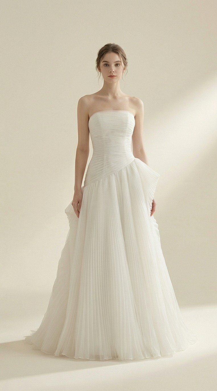 Bridal gown produced in the BAHARÁ Group workshop